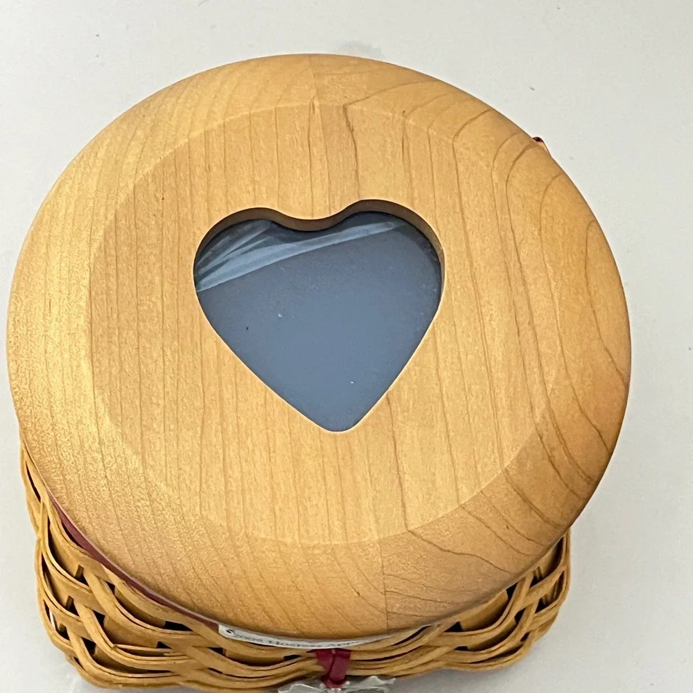 Longaberger Basket  Small Tan 2005 Hostess Appreciation Heart Lid Charm